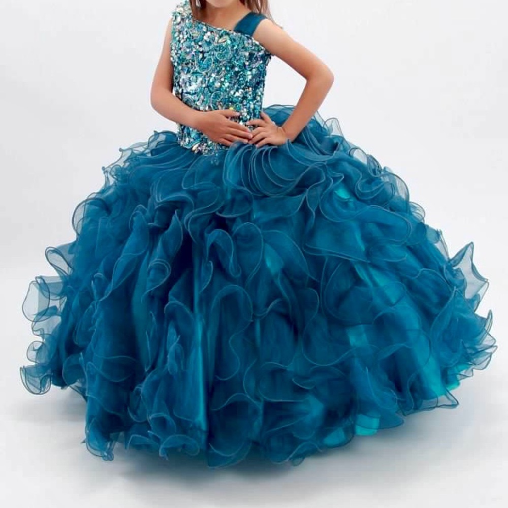 Tiffany Designs Peacock size 6 formal dress.